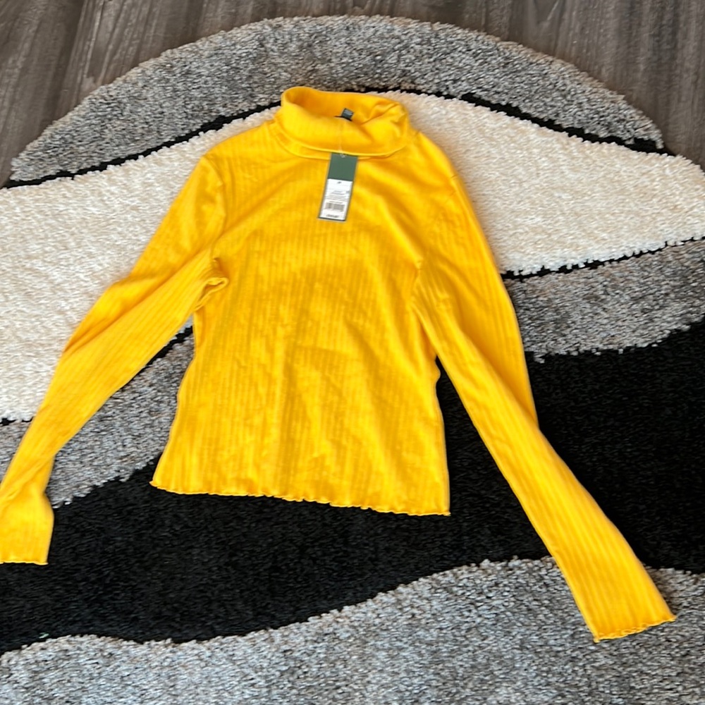Yellow turtle neck. Size medium